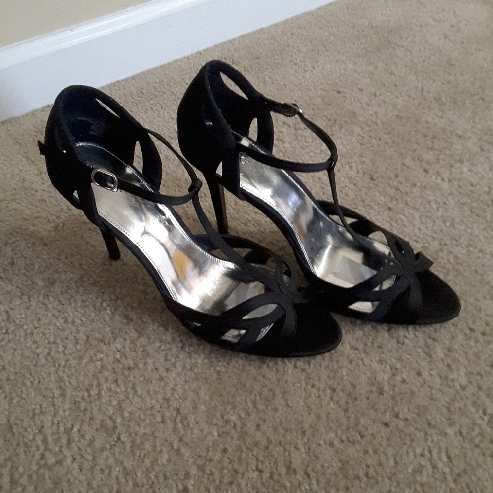 Black t-strap heels | size 11